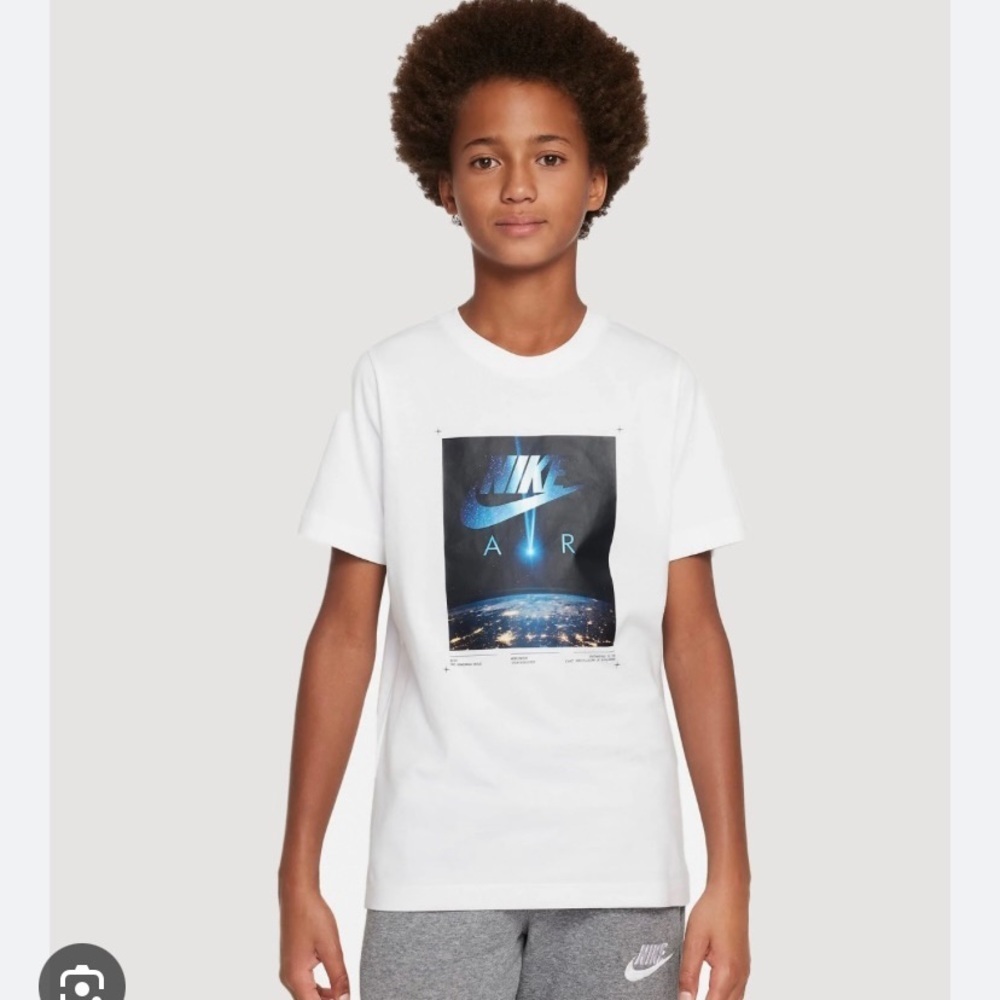 Kids Nike Air Shirt White sz XL good used condition​​